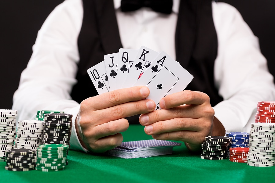 Differences between live dealer and virtual online casinos